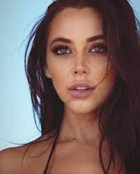 Amanda Pulsifer's Instagram, Twitter & Facebook