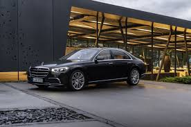 It attempts to improve on the outgoing model by offering more style, more luxury, more space, and even more technology. Y 8dhmdzrv1wfm