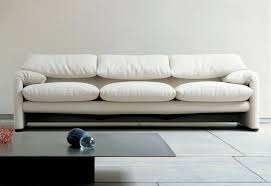 This fabric sofa is in very good condition. Maralunga 3 Sitzer Sofa Von Cassina Stylepark