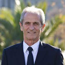 Hubert falco is a french politician who has been appointed secretary of state for development of the territory in the government of françois fillon on 18 march 2008. Portrait D Hubert Falco Hubert Falco