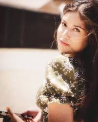 How to improve photography poses and mood for a nervous model?