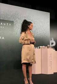 In late april, sza took to twitter claiming a store employee had called security to ensure she didn't steal any products. Rihanna At The Fenty Beauty Event In Dubai Rihanna Fenty Beauty Rihanna Fenty Rihanna Queen