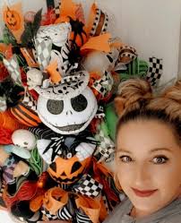 I painted Jack & Sally and made a Clothespin wreath! I had seen the Jack  Wreaths being made last year and I decided to incorporate a mix with Sally!  😍￼