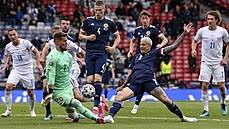 Český fotbalista jakub jankto (vlevo) v souboji lukem shawem z anglie. Jakub Jankto Fotbal Idnes Cz