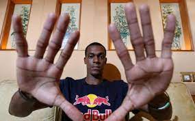 For reference, the average hand size of a human is 7.6 inches long! The 15 Largest Hand Sizes In Nba History Howtheyplay