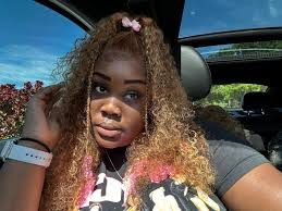 Hey y'all!! I'm new here and thought I would introduce myself !! I'm  DaNasia, 20 near 21 in December. I am a full time art student .. and I  recently moved to