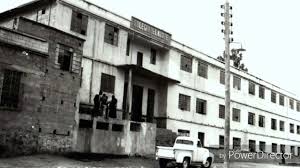 En el año 1959 vende el colegio a una familia española para en 1960 iniciar con la fundacion de la universidad de Pamplona.