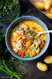 Kartoffelgulasch Mit Ofenpaprika Petersilienpesto Madame Cuisine Rezept Kartoffelgulasch Petersilienpesto Gulasch