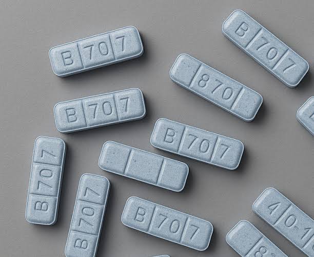 B 7 0 7 blue 2 mg alprazolam bars, AI generated