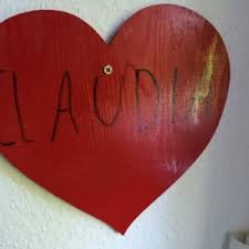 Mai gibt es vielerlei regionale brauchtümer, die insbesondere liebende betreffen. Maibaum Koln Corona