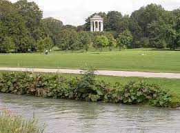 Wer sie sucht, kann sie auf der schönfeldwiese finden. Nacktbaden An Der Schonfeldwiese Im Englischen Garten In Munchen Fkk In Bayern