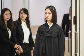 Que le dirá al usuario si alguien dentro de los 10 metros tiene sentimientos románticos por ellos, y la nueva tecnología altera enormemente la sociedad. Song Kang Lee Si Young Lee Jin Wook Lee Do Hyun More Brave The Dreadful Monster Invaded World In Sweet Home