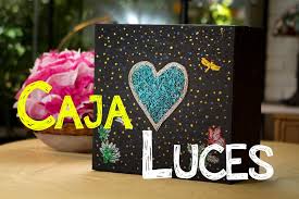 Caja en forma de corazón con 18 fresas cubiertas y decoradas con chocolate, 16 rosas naturales, botellita de vino 187,5ml. Decoracion Caja De Luz De Corazon Con Secreto Youtube