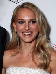 Natalie Portman Blonde Makeup And Beauty Blog Talkingmakeup Com Celebrity Fashion News Makeup And Beauty Blo Natalie Portman Natalie Portman Hot Blonde
