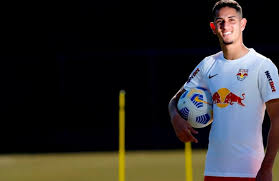 Nike launch special edition red bull bragantino jersey. Bruno Praxedes E O Novo Reforco Do Red Bull Bragantino Lance