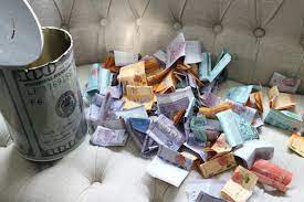 Maka dari itu, berikut ada beberapa cara menyimpan duit bagi pelajar sekolah yang aman dan terarah. Ini 7 Cara Menabung Yang Boleh Anda Guna Untuk Simpan Duit Dengan Mudah Lobak Merah