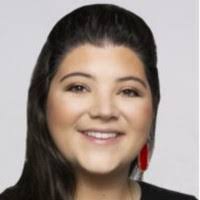 Kirsten Hunt's Instagram, Twitter & Facebook