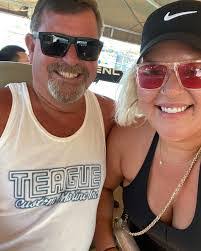 Kari Mckenna's Instagram, Twitter & Facebook