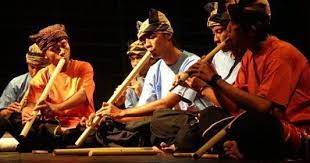 Alat musik ini berasal dari daerah jawa barat dan sering dimainkan untuk mengiringi penari. Artikel Lengkap Cara Memainkan Alat Musik Saluang Minang Budaya Nusantara
