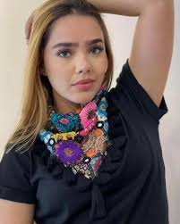 Llegaron más 🌟🌟 “Scarf” o pañuelo. Puedes usarlo en el cuello o en la  cabeza💕💕 Hechos a mano 100% en seda. Hechas en Colombia. Una pieza  espectacular y diferente para esta temporada🌟