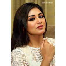 Wardrobe by : @labelswarupa Photography : @gk_.photography._ MUA :  @makeupandhairbyrehana Follow me in #helo App Helo ID : 487491941