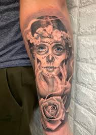 Getting closer to finishing the sleeve! Behind the human album cover you  can see my old death logo tattoo I got when I was 16 😂 going to cover that  up completely.