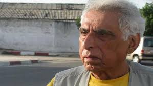 سعدي يوسف شاعر عراقي وكاتب ومُترجم، وُلد في ابي الخصيب، بالبصرة عام 1934 ،اكمل دراسته الثانوية في البصرة ، تخرج في دار المعلمين العالية ببغداد 1954 ، ليسانس شرف في آداب العربية. ÙØ± Ø± Ø£Ù ÙØ¬Ø¹Ù ÙÙ Ø§ÙØ­ÙÙÙ Ø¹Ø¯ÙØ§