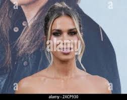 Lucy Knapp's Instagram, Twitter & Facebook