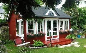 Schwedenrot Stilvoll Die Schonsten Schwedenhaus Konzept 40 Fur Gartenhaus Farbig Streichen Schwedenrot Stilvoll Die Scho Gartenhaus Schwedenhaus Hintergarten