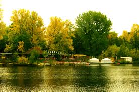 Berlin Weissensee Im Herbst Das Strandbad Weissensee Hat Ganzjahrig Geoffnet Weissensee Strandbad Strand