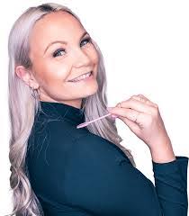 Donna Lash's Instagram, Twitter & Facebook