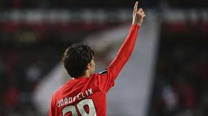 Gelbe karte für thomas vermaelen (belgien) joão félix nimmt den ball mit dem rücken zum belgischen tor an und will sich im zentrum nach vorne drehen. Statistik Joao Felix Lebih Hebat Dari Ronaldo Dan Messi