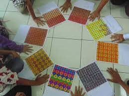 Batik yang sudah sulit untuk ditemukan ini bisa mencapai harga rp 100 juta. Contoh Gambar Mewarnai Batik Dengan Spidol Kataucap