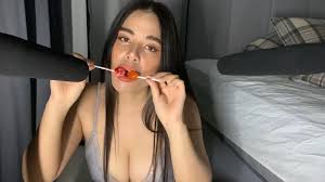 ASMR Wan Lollipop Eating - Succulent Indulgence