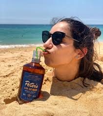 Thirsty 💦 #petercafesport #azores #gintonic #crazy #nophotoshop #funny  #azoresislands #sailor #petergin #gindomar  #whatshallwedowiththedrunkensailor #toast #cheers #faial #petercafesport  #museum #boats #whale #painting #baleia #boatsboatsboats ...