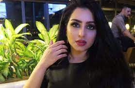 هي ممثلة بحرينية، اسمها الحقيقي فجر وليد، ولدت في عام 1991 أي أنها تبلغ من العمر حوالي 29 عامًا، ودرست في جامعة البحرين تخصص إدارة الأعمال، وبدأت الدخول إلى مجال الفن من خلال مسرحية عاشقة الجن التي تم. Ø§Ù„Ù…Ù‡Ø±Ø© Ø§Ù„Ø¨Ø­Ø±ÙŠÙ†ÙŠØ© ØªØ³ØªÙ‚Ø¨Ù„ Ø§Ù„Ø³Ø¹ÙˆØ¯ÙŠÙŠÙ† Ø¨Ø±Ù‚ØµØ© Ø§Ù„Ø¹Ø±Ø¶Ø© ÙÙŠØ¯ÙŠÙˆ ØµØ­Ø§ÙØ© Ø§Ù„Ø¬Ø¯ÙŠØ¯ Ù…Ù†ÙˆØ¹Ø§Øª