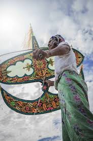 Apa yang diperlukan adalah teknik dan cara yang betul lantas semuanya akan menjadi mudah selepas itu. 73 Wau Bulan Ideas Malaysia Helang Filem