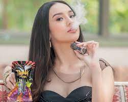 Biasanya dalam kemasan botol liquid yang digunakan. Para Selebritis Indonesia Yang Juga Vapers Vape Magazine Indonesia