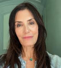 Heather Decastro's Instagram, Twitter & Facebook