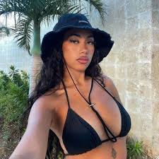 👤 Becky sent you a private message 5 minutes ago "Where are you from?"