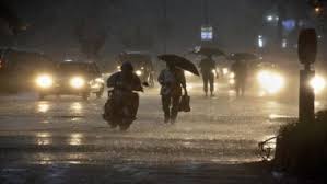 In view of the heavy downpour in mumbai for second consecutive day, cm uddhav thackeray has asked bmc to stay on high alert and urged the people to stay at home. Mumbai Monsoon Forecast 2020 Imd Predicts Heavy Rainfall To Continue In Financial Capital For Next 24 Hours Advises Fishermen Not To Venture Along The Coast Latestly