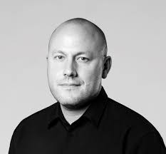 Christopher Bugg alla comunicazione di Prada group