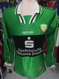 They were one of the most successful and most popular teams in east germany and after the reunification of germany they played 4 seasons in the bundesliga. Dynamo Dresden Away Football Shirt 2009 2010