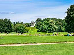 Time well spent in the englischer garten of munich. Englischer Garten Alle Attraktionen Biergarten Des Munchen Highlights Passenger On Earth