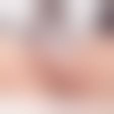 無修正ライブチャット】黒ニーハイタイツ姿で接写Ｍ字開脚！パンツを食い込ませたあとティッシュだけで隠して煽る！だが、隠しきれずマンチラ祭り状態ｗｗｗ -  ライブチャットスタイル
