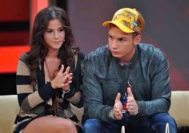 Полное имя — лора мари марано (laura marie marano). Pietro Lombardi Stellt Sich Intimen Fan Fragen Baby Mit Laura Maria Region