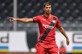 Aleksandar dragovic von bayer leverkusen spielt den ball. Bayer 04 Leverkusen On Twitter 6 Aleksandar Dragovic Defender Austria Joined Bayer 04 In 2016 From Dynamo Kyiv He Spent Most Of Last Season On Loan With Leicester City Https T Co Xokyanlxz1