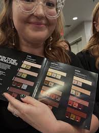 Loved doing Tammy's blue peekaboo this Saturday 🥰 lifted with Light Master  and over layed with blue Socult color. I wanted to try a fun fishtail braid  after her blowout and she