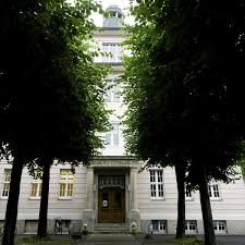 Neueste erkennt­nisse und techno­logien liefern uns die basis für humangene­tische beratung und moderne dia­gnostik von genetisch bedingten erkran­kungen. Hainberg Gymnasium In Gottingen Demonstriert Am Donnerstag Fur Zuschusse Zur Sanierung Vor Dem Neuen Rathaus Gottingen