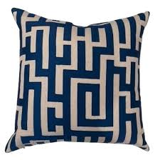 Shop birch lane for farmhouse & traditional ivory & cream throw pillows, in the comfort of your home. 32 Throw Pillows To Use As Fall Decorations Throw Pillows For Couches